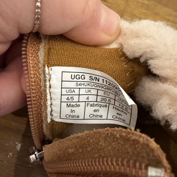 UGG Tan Boots with Cream Fur - Picture 5 of 7